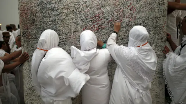 جمعرات کو عازمینِ حج قربانی کریں گے اور عید الاضحٰی منائیں گے۔