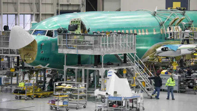 習近平訪美期間參觀了美國波音公司。該公司宣佈將在中國投資建首座海外工廠。