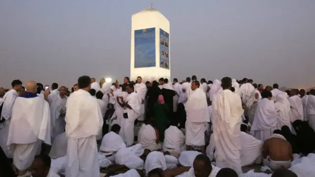 Jemaah di puncak bukit