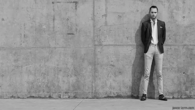 Pertunjukan karya komposer Jonas Tarm karena karyanya merupakan gabungan dari lagu kebangsaan Ukraina era Soviet dan lagu resmi Partai Nazi.