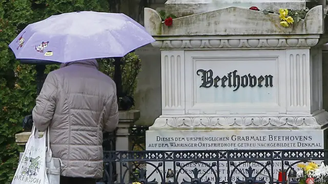 Kuburan Ludwig van Beethoven. Walaupun diwarnai kontroversi, 'Eroica' merupakan salah-satu monumen budaya terpenting sepanjang masa.