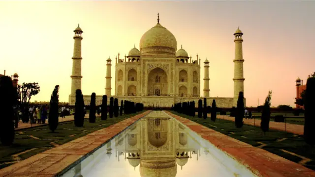 Khu lăng mộ Taj Mahal của Ấn Độ hiện lên với vẻ đẹp huy hoàng trong ráng chiều tà