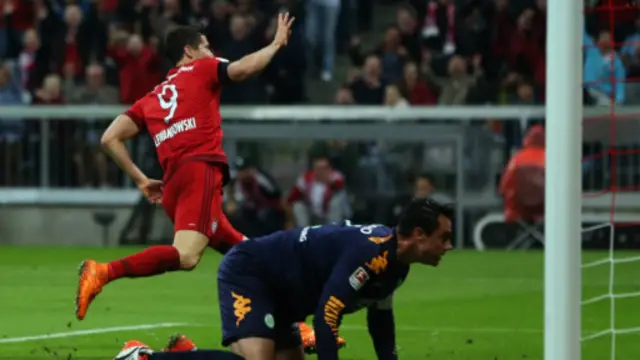 لواندوفسکی دو دقیقه بعدتر با یک شوت سر ضرب گل چهارم را زد