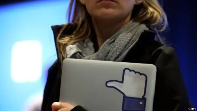 فيسبوك تنفي مزاعم توفير طرق غير معلنة للتعاون مع الحكومة الأمريكية لتداول بيانات المستخدمين.