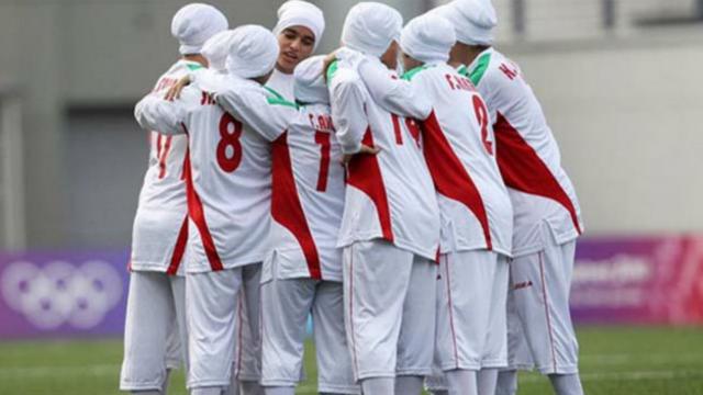 Futebol tem se tornado esporte muito popular entre mulheres no Irã