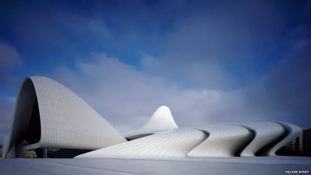 Культурный Центр Гейдара Алиева, Helene Binet