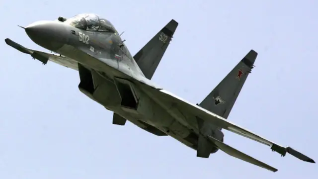 Rusya'nın Suriye'ye aralarında Sukhoi 30 uçağı dahil çok sayıda savaş jeti gönderdiği iddia ediliyor.