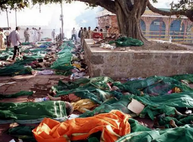 Тела у храма