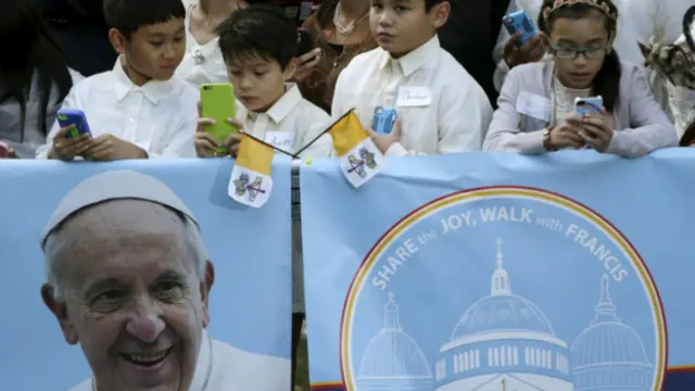 Học sinh đón chờ Giáo hoàng Francis tại Washington