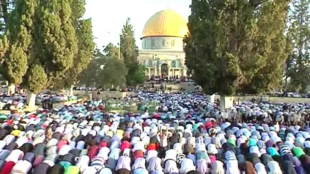 Musulman duniya na yi sallar Idin bana a ranar Talata da Laraba.