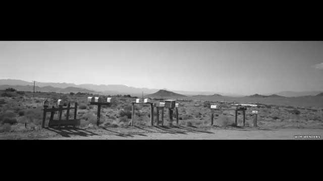 Cineasta, recentemente indicado ao Oscar por documentário sobre Sebastião Salgado, evoca viagens e nostalgia em imagens expostas em Berlim