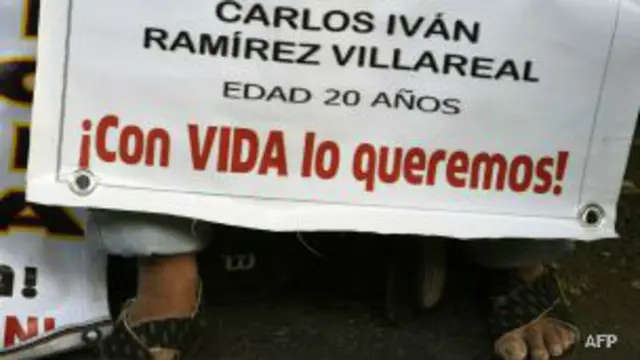 Protesta por el primer aniversario de la desaparición de estudiantes en Iguala, Guerrero. 