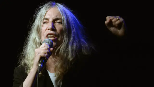 Patti Smith berjanji untuk menuliskah kisah hidupnya dengan Mapplethorpe dan menjaga agar fotografi Mapplethorpe tetap hidup.