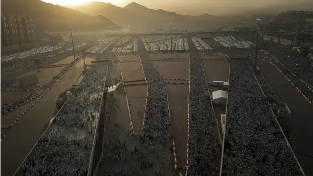 Seharusnya jemaah Indonesia berjalan lurus, namun askar Saudi membelokkan ke kiri - lokasi kecelakaan