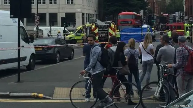 司機和乘車者的傷亡數字呈下降趨勢,而「弱勢道路使用者」,即周圍沒有鐵殼保護的騎車者、步行者和騎摩托車的人,傷亡數字卻有明顯上升。