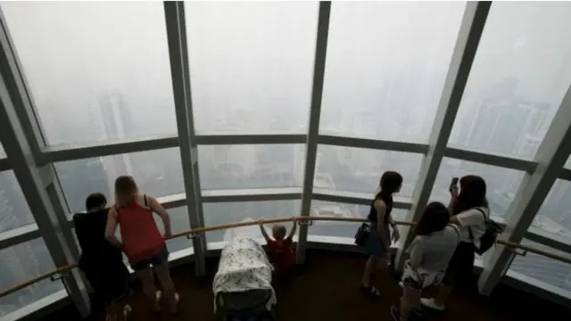 Pejabat Indonesia, menurut menteri luar negeri Singapura, menunjukkan perilaku yang 'tanpa rasa malu atau rasa tanggung jawab'. 