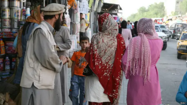 喀布爾的街頭。爆炸、襲擊不斷，但是總不能停止生活吧？