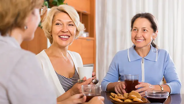 Ми не стільки сміємося з жартів співрозмовника, скільки показуємо йому, що поділяємо його думку і що він нам подобається