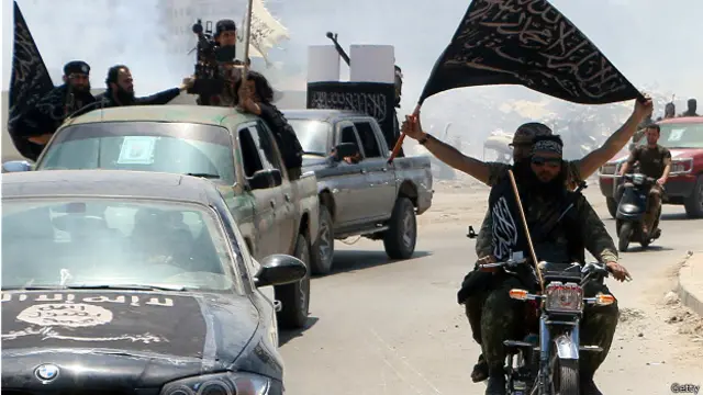 القاعدہ، دولت اسلامیہ اور دوسرے ہم خیال گروہوں نے شام میں ایک طاقتور حیثیت حاصل کر لی ہے