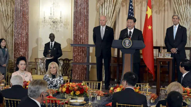 周五中午，习近平出席了美国副总统拜登和国务卿克里在美国国务院联合举行的欢迎午宴。