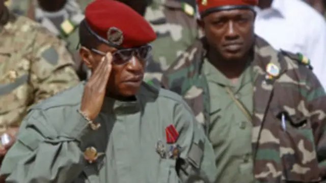 Au moment du massacre du 28 septembre 2009, Moussa Dadis Camara était le chef de l'Etat. Sur la photo, il est en compagnie de son ancien aide de camp Aboubacar "Toumba" Diakite.