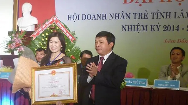 Bà Linh được mô tả là có nhiều đóng góp phát triển ngành trà Ôlong cao cấp ở địa phương