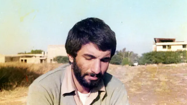 شعر "ممد نبودی" (محمد نبودی) فضایی نوستالژیک دارد. این شعر را جواد عزیزی به یاد محمد جهان آرا از سرداران نامدار جنگ سرود که زاده خرمشهر و فرمانده سپاه این شهر بود. او کمتر از یک سال پیش از فتح خرمشهر در سانحه‌ای هوایی جان باخت. 