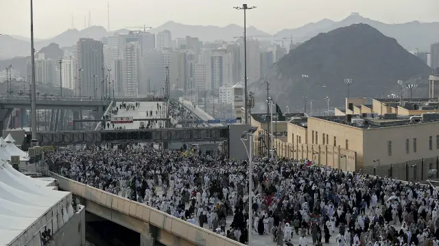 جمرات پر کنکریاں مارنے کے اوقات کو کم کر کے 12 گھنٹے کر دیا جائے گا