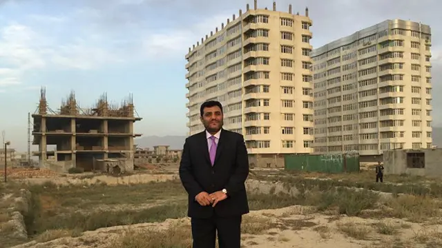 میلیونر یونس مومند په افغانستان کې یو مهم پوست لري او د کابل په اطرافو کي یې ۹۰ ملییونه ډالره پر یوه لوکسه مېنه پانګونه کړې.