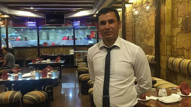 احمد له ښوونځي په ښو نومرو فارغ شو، او له هغه یې څوارلسم ټولګی ولوست.