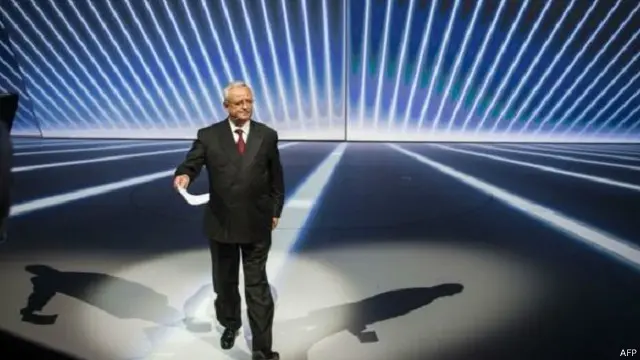 استقال الرئيس التنفيذي لفولكس فاغن من منصبه، لكنه لم يعترف بخطأ الشركة 