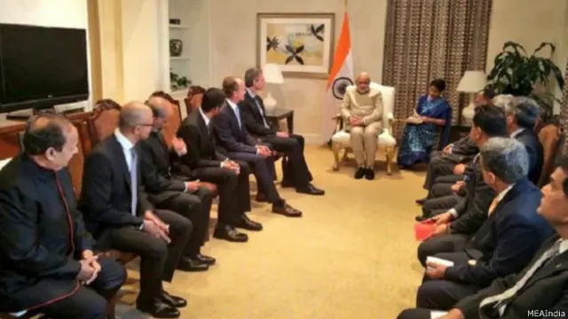टेक कंपनियों के सीईओ से मिलते मोदी