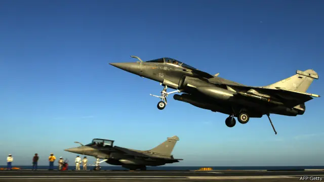 فرانس کی جانب سے یہ حالیہ بمباری پیرس میں دہشت گردی کی کارروائیوں میں 129 افراد کی ہلاکت کے بعد کی گئی ہے