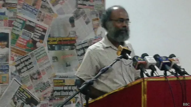 'ආචාර ධර්ම හඳුන්වා දුන් කර්තෘ සංසදයම ආචාර ධර්ම කඩ කොට පල වූ ප්‍රවෘත්ති වලට සම්මාන දෙනකොට අපිට ඒවත් එක්ක රණ්ඩු කරන්න වෙලා තියෙන්නෙ'