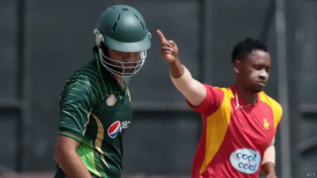 پاکستانی بلے باز اس میچ میں قابلِ ذکر کارکردگی نہ دکھا سکے