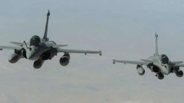 Pháp không kích Nhà nước Hồi giáo ở Syria