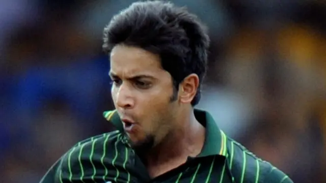 عماد وسیم نے اپنے کوٹے کے چار اوورز میں 11 رنز کے عوض چار وکٹیں لیں