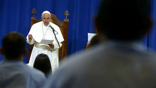 ළමා වියේදී පූජකයන් අතින් අපයෝජනයට ලක් වූ පස් දෙනකු - කාන්තාවන් තිදෙනකු සහ පුරුෂයන් දෙදෙනකු - ෆ්රැන්සිස් පාප් වහන්සේ මුණ ගැසුනහ