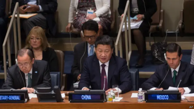 习近平在会议上敦促全世界做出更多努力改善妇女权益。