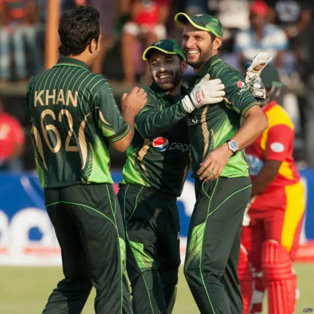 فاسٹ بولر وہاب ریاض کی بھی فٹ ہونے کے بعد ٹیم میں واپسی ہوئی جبکہ حالیہ قومی ٹی ٹوئنٹی کپ میں 16 وکٹوں کی متاثر کن کارکردگی عمران خان جونیئر کو پہلی بار پاکستانی ٹیم میں لے آئی۔