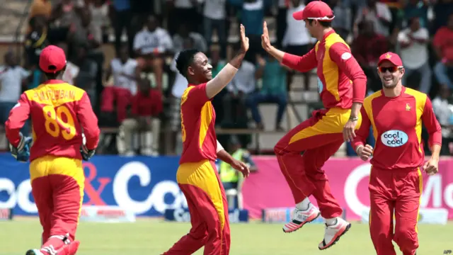  میزبان ٹیم کے چبابا تین وکٹوں کے ساتھ سب سے کامیاب بولر رہے۔