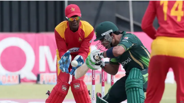 عمر اکمل گذشتہ سال ورلڈ ٹی ٹوئنٹی میں آسٹریلیا کے خلاف 94 رنز کی اننگز کے بعد سے 9 اننگز میں کوئی نصف سنچری نہیں بنا سکے ہیں۔