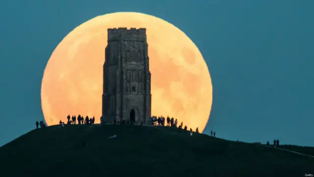 ماہرین فلکیات سپرمون سے متعلق فرضی داستانوں کو مسترد کرتے ہوئے کہتے ہیں کہ سپرمون کا زیادہ جرائم اور عجیب و غریب رویوں سے کوئی تعلق نہیں ہے۔