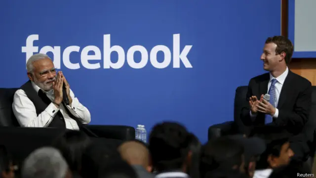 ایک گھنٹہ دورانیے پر مشتمل اس تقریب کے میزبان فیس بک کے بانی مارک زکربرگ تھے