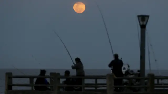 Superluna sobre el Río de la Plata