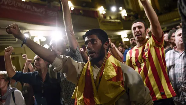 Miembros del CUP, un partido radical de izquierda contrario a las políticas de la Unión Europea (UE), celebró el buen desempeño electoral de los grupos independentistas.