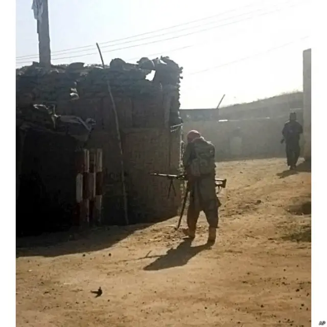 طالبانو کندوز کې د څو ساعتونو لپاره د پولیسو یوه پوستنه ونیوه. 