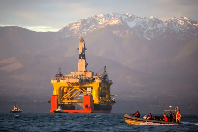 美国内政部表示，将暂停销售北极海域的两个油气开发经营权，并不会为目前的开发经营权延期。