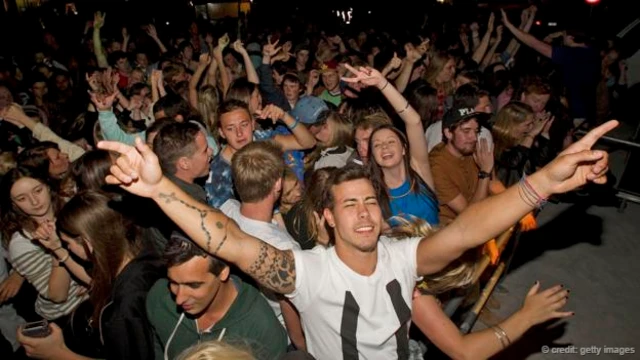 没有了熟悉而信赖的同伴，就更容易结实新朋友(图片来源；Getty Images)