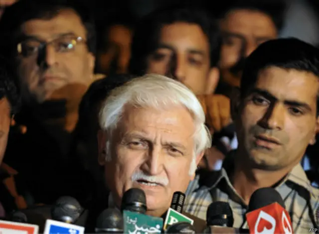 اگر پاکستان میڈیکل اینڈ ڈینٹل کونسل اپنی کارکردگی دکھانے میں ناکام رہا ہے تو اس کا مطلب ہر گز یہ نہیں ہے کہ اس کے اختیارات فوج کو دے دیے جائیں: فرحت اللہ بابر